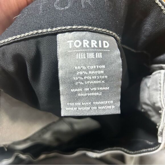 Torrid Feel the Fit Bombshell Skinny 20R Super Soft Grey Distressed High Rise - Picture 9 of 12